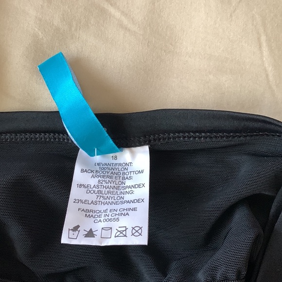 Beautiful one pieces bathing suit - Picture 5 of 9